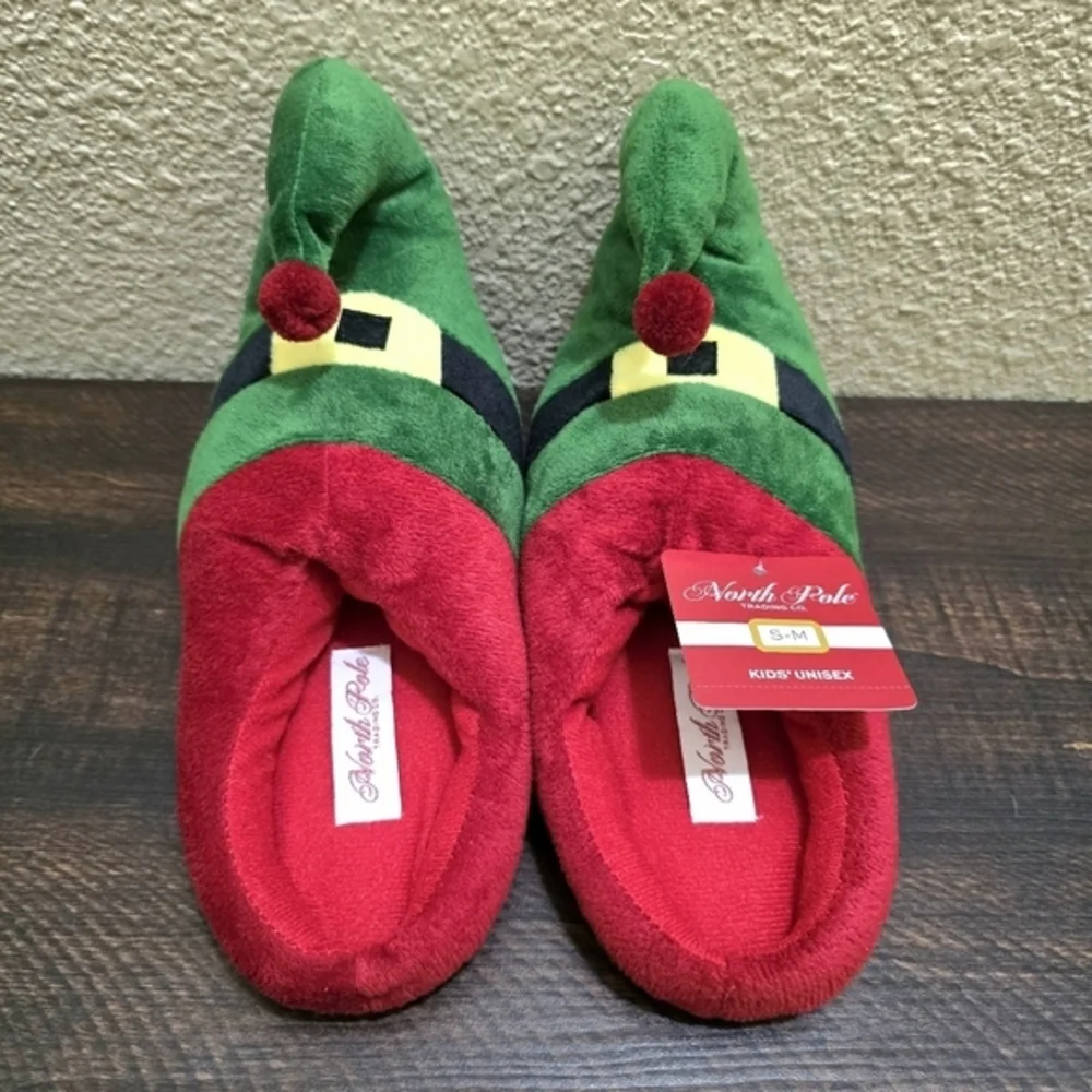 North Pole Big Kid's Elf Christmas Slippers Red Green NWT‎ Size S/M 2.5-3 Youth
